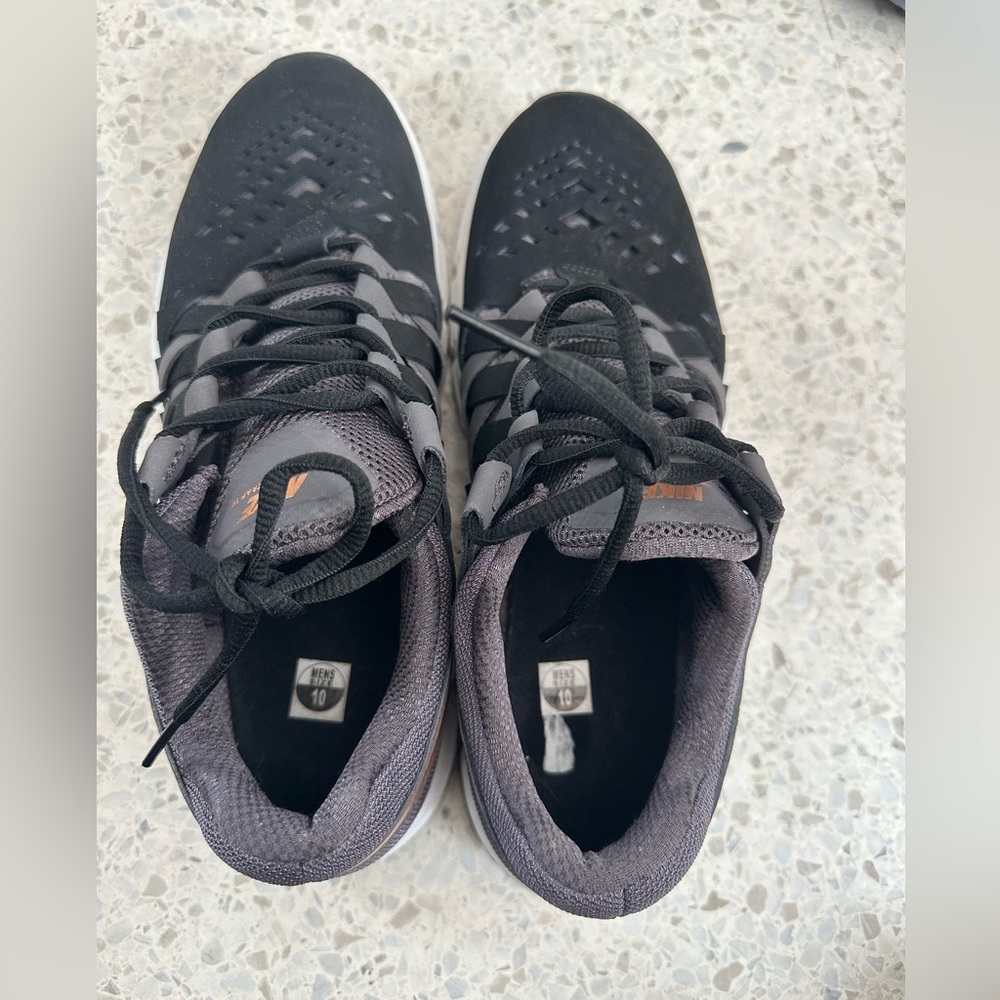 Nike mens 10 lunar finger trap TR black and grey